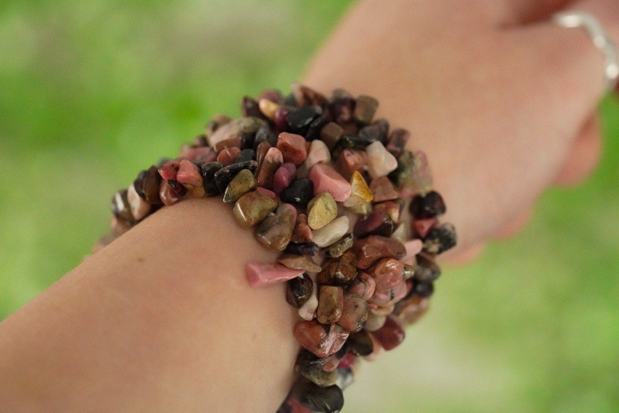Rhodonite Tumbled Stone Crystal Chip Bracelet