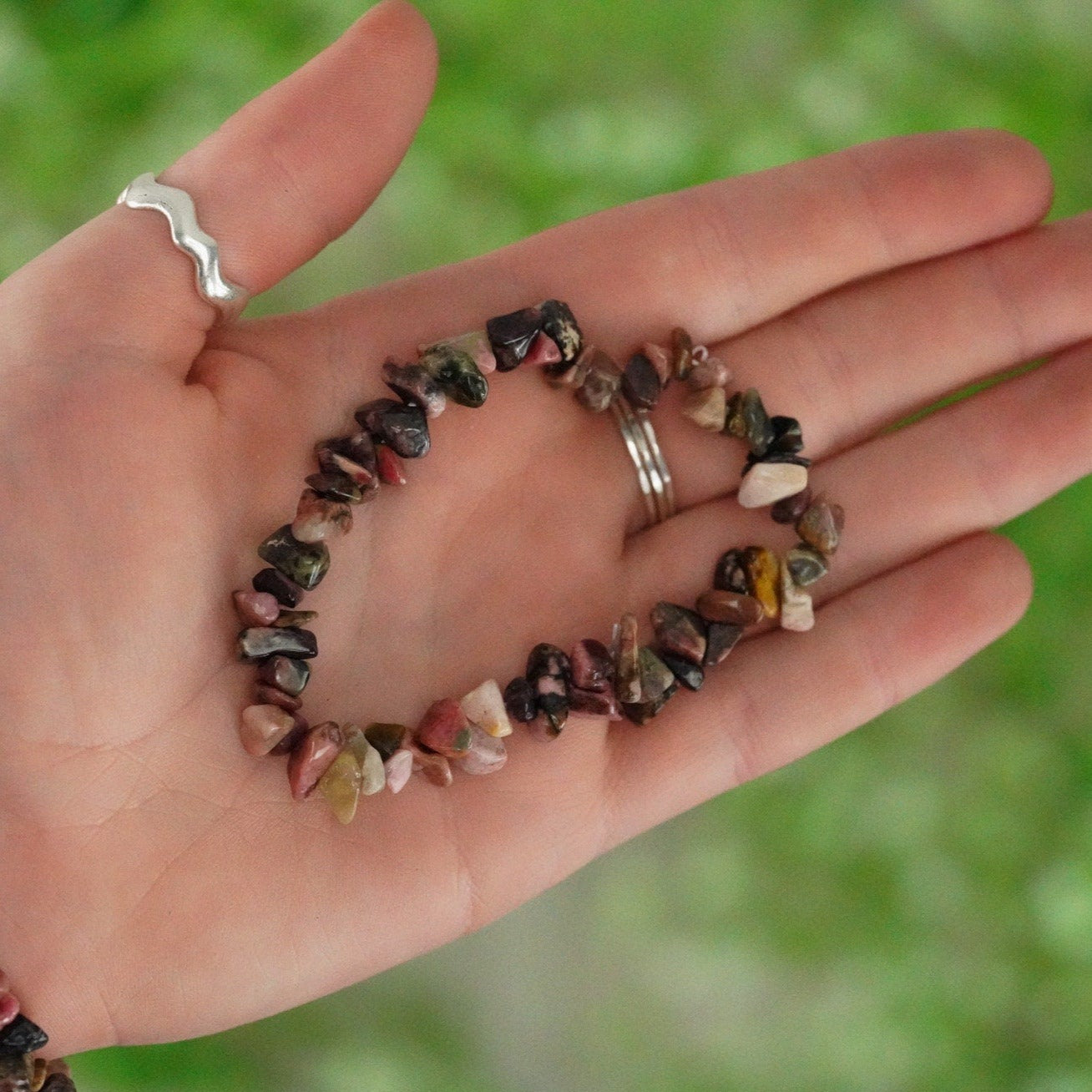 Rhodonite Tumbled Stone Crystal Chip Bracelet