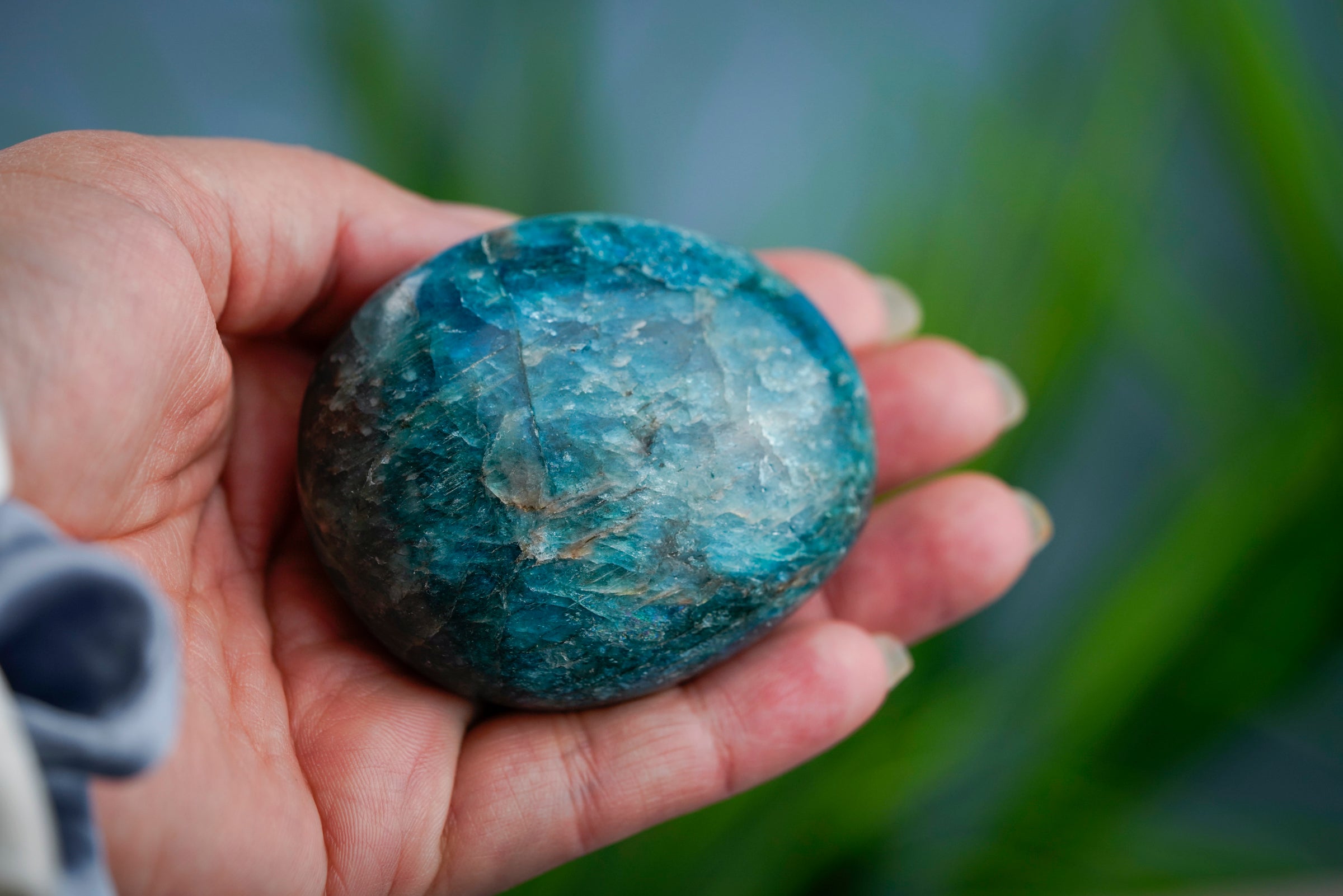 Large Apatite Palm Stone