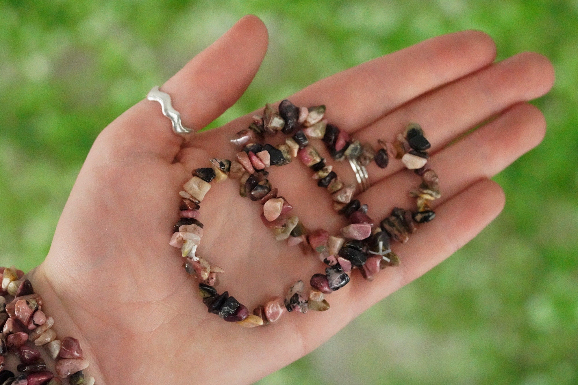 Rhodonite Tumbled Stone Crystal Chip Bracelet