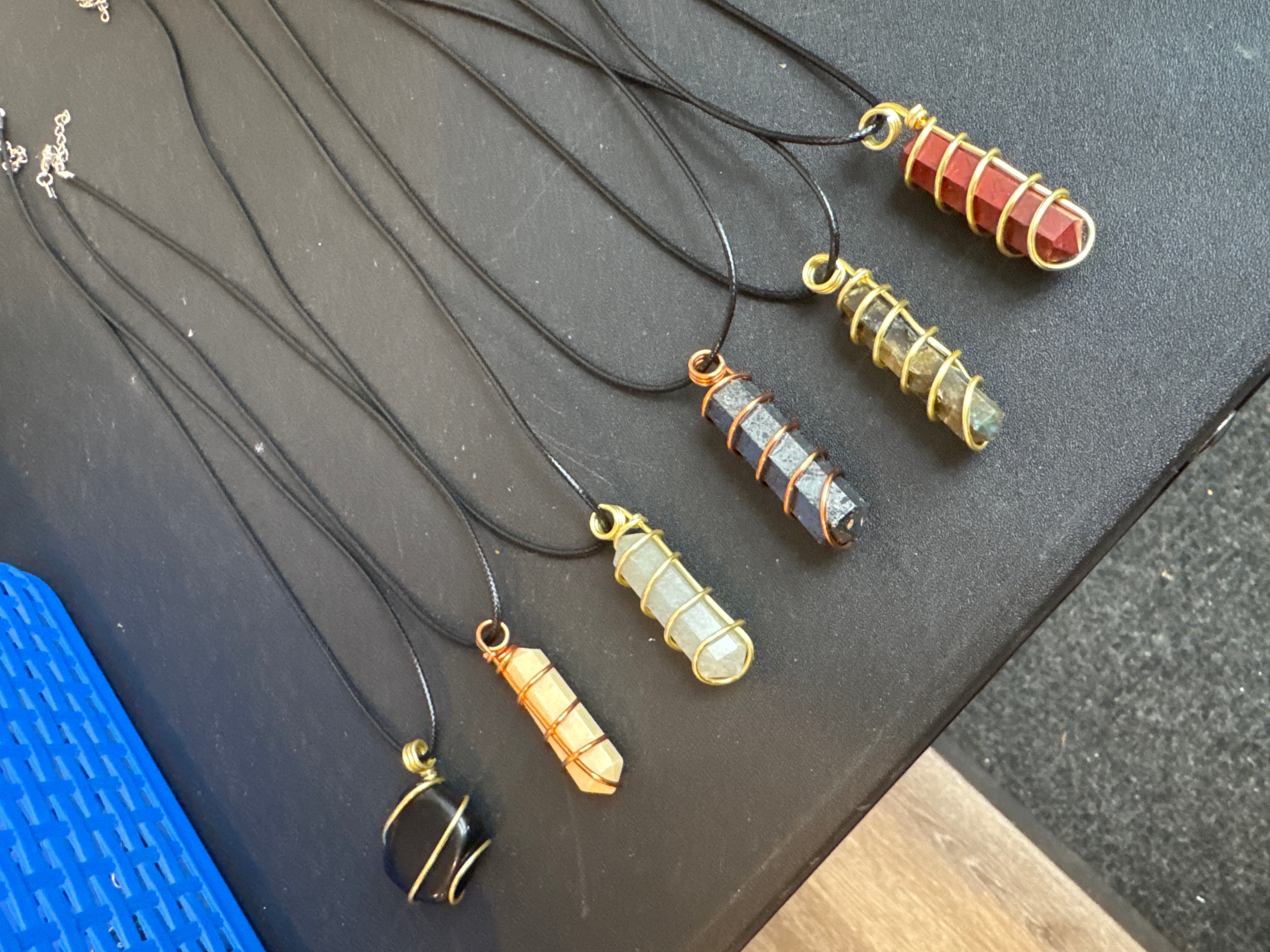 Crystal wire necklace