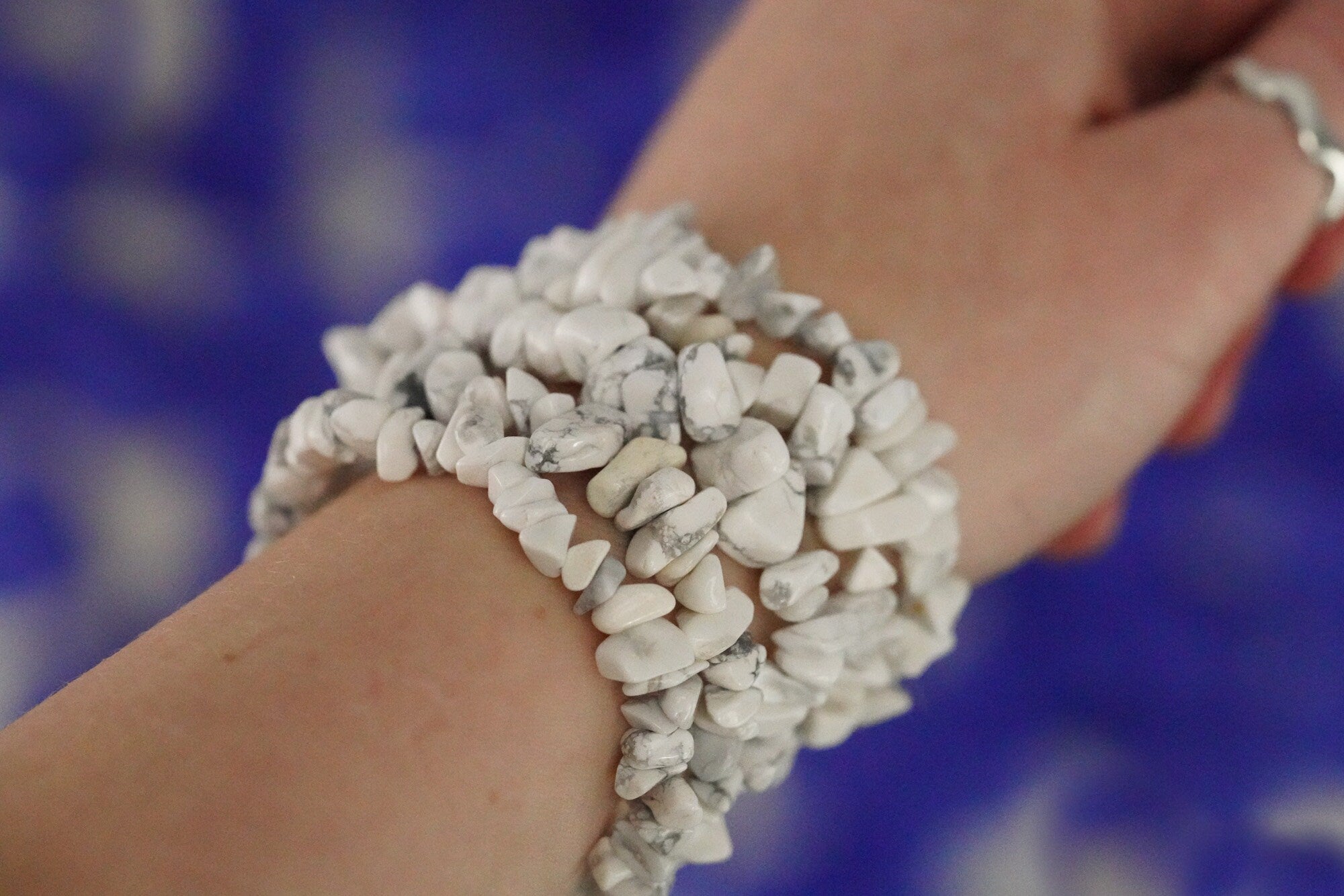 White Howlite Tumbled Stone Crystal Chip Bracelet