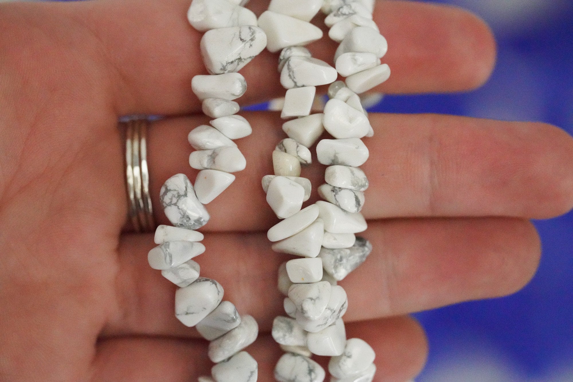 White Howlite Tumbled Stone Crystal Chip Bracelet